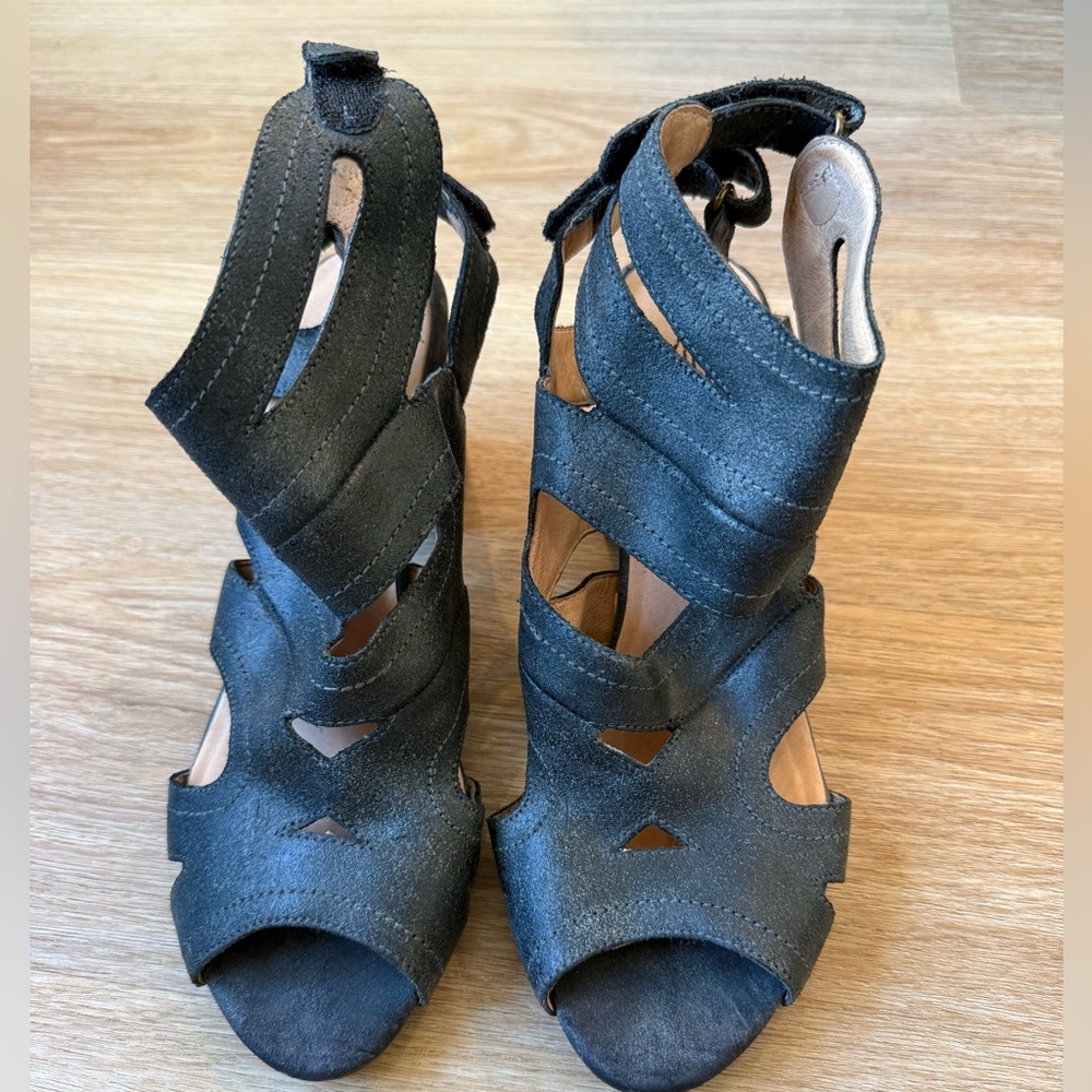 Miz Mooz “Tiana” Leather Cutout Block Heel Sandals – Size 8